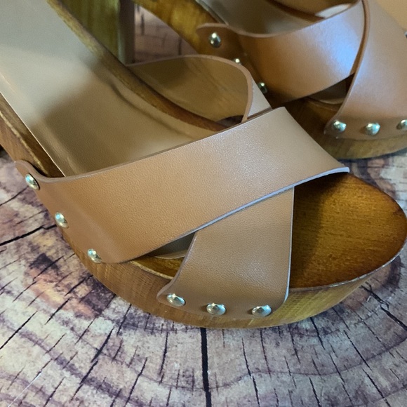 Chunky Leather Heeled Sandal - Picture 9 of 10
